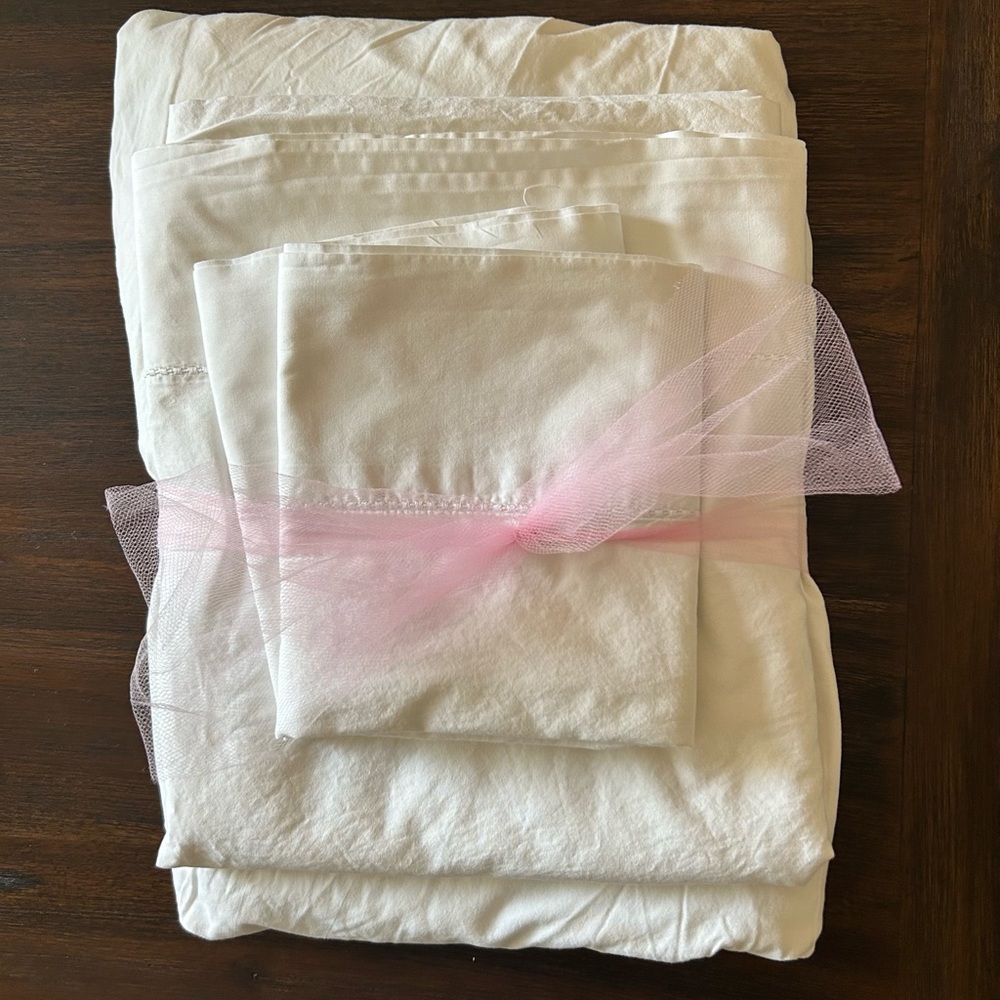 Nicole Miller Queen Sheet set